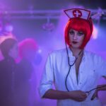 ¿Qué llevar a una fiesta temática? Guía para impactar y seducir